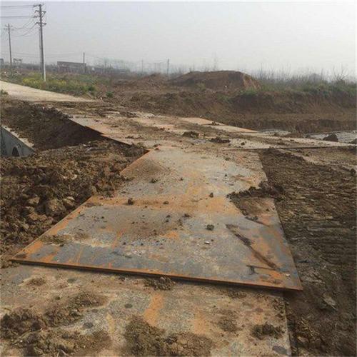 建筑工地铺路钢板 专业租赁厂家 低价出租 土方施工专用 泥路不用愁